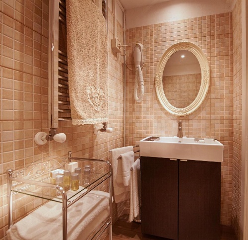 Villa Tower Inn image 9